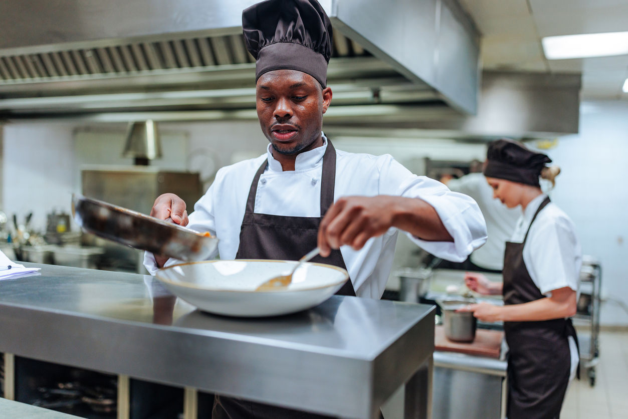 10 Essential Topics for Your Kitchen Staff Training Checklist ...